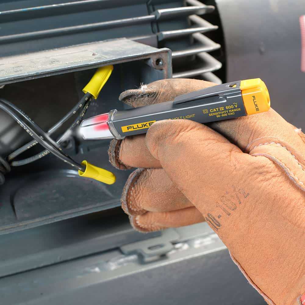 Fluke Non-Contact Voltage Tester, 90 To 600V AC