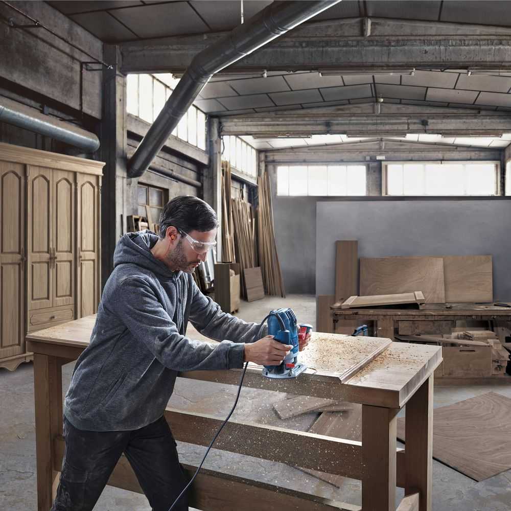 Bosch GOF 130