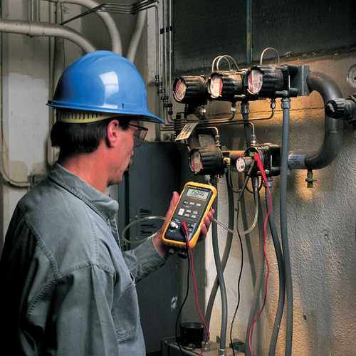 Fluke Pressure Calibrator, 12 To 300 PSI, 850 mBar to 20.68 Bar 718