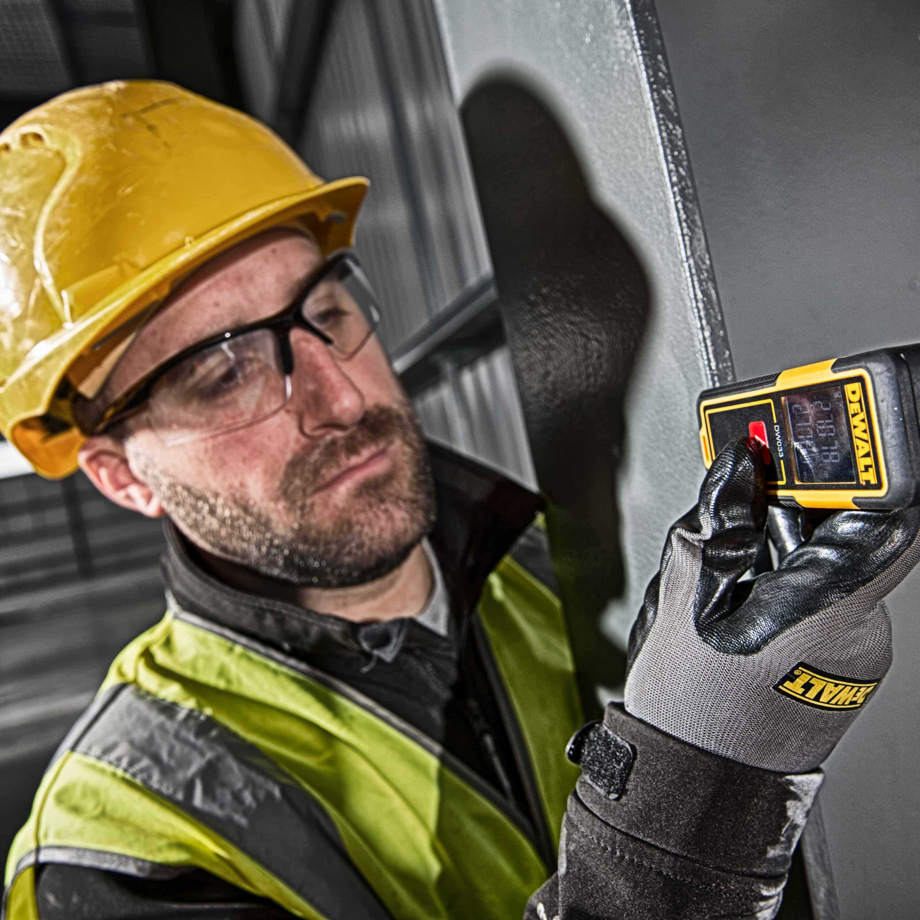 Dewalt Red Laser Distance Meter, 30m, IP 40, with 2x 1.5V AAA Batteries