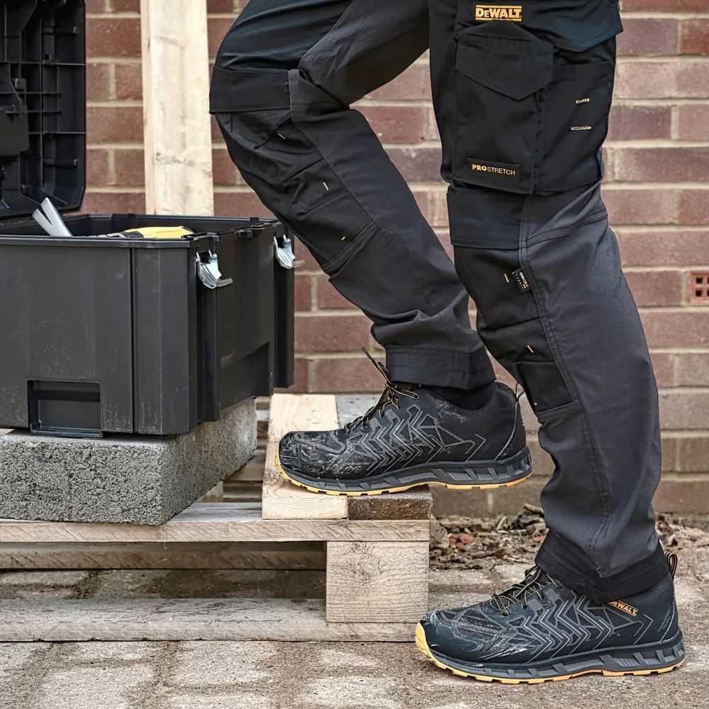 Dewalt FARGO Low Cut Safety Shoes Size 40 Steel Toe Black SB SRA Rated Oil Resistant 60233 101 40 Shop Online at Best Price in UAE
