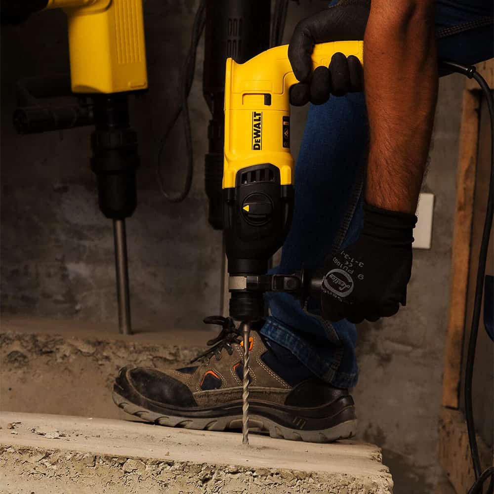 Dewalt 54V Cordless 48mm SDS-Max Rotary Hammer Drill with Active Vibration  Control, 10kg, Brushless Motor, with 2x 9.0Ah Li-ion Batteries, Charger and  Carry Case DCH733X2-GB: Shop Online at Best Price in UAE